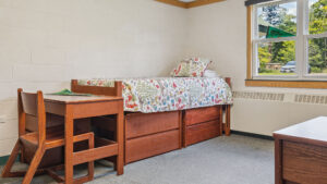 Saratoga bed and desk